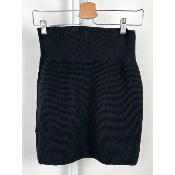 EILEEN FISHER  S Short Skirt in Persian Cotton Blend Scallop Textured Knit Black - Picture 1 of 5